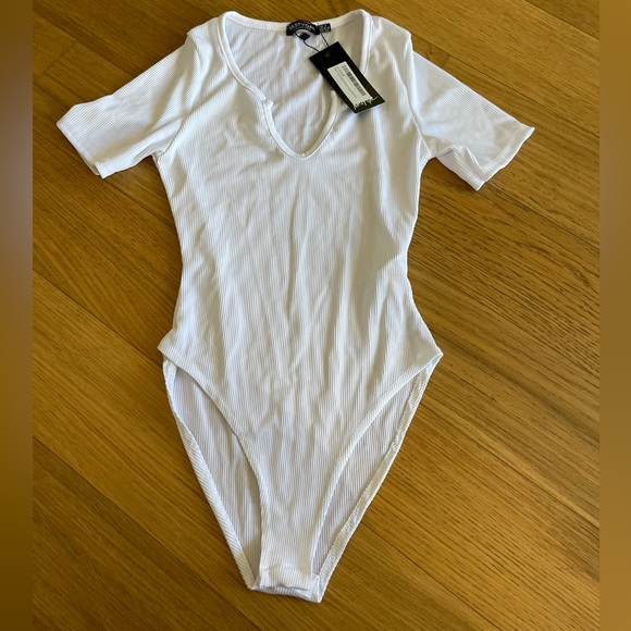 New Ribbed notch short sleeve white bodysuit NastyGal - Picture 2 of 4